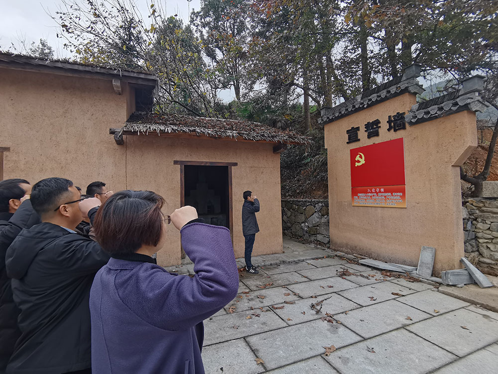 屯溪城建投公司黨支部開展“走進(jìn)紅色記憶、傳承初心使命”主題黨日活動