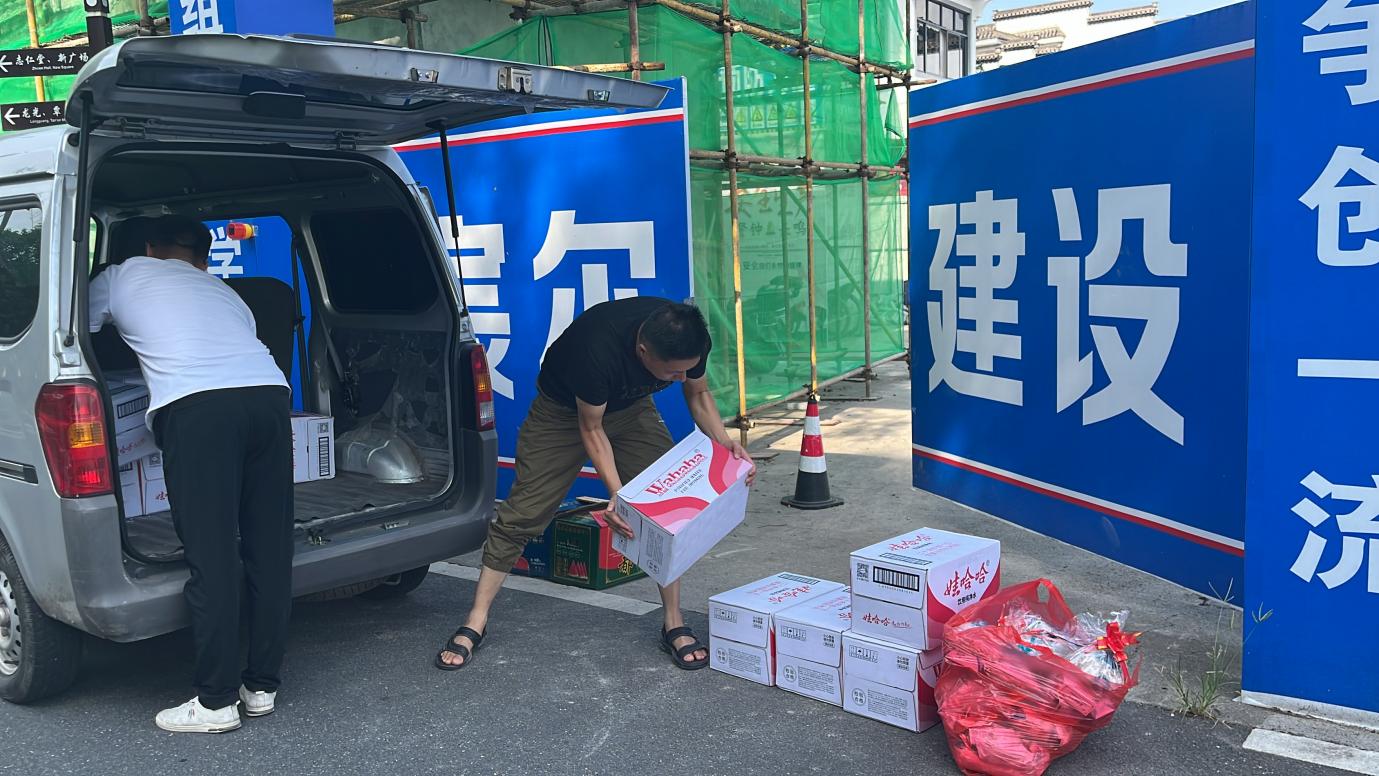 夏日送清涼，防暑保安康 昱城文旅公司開展夏季慰問活動