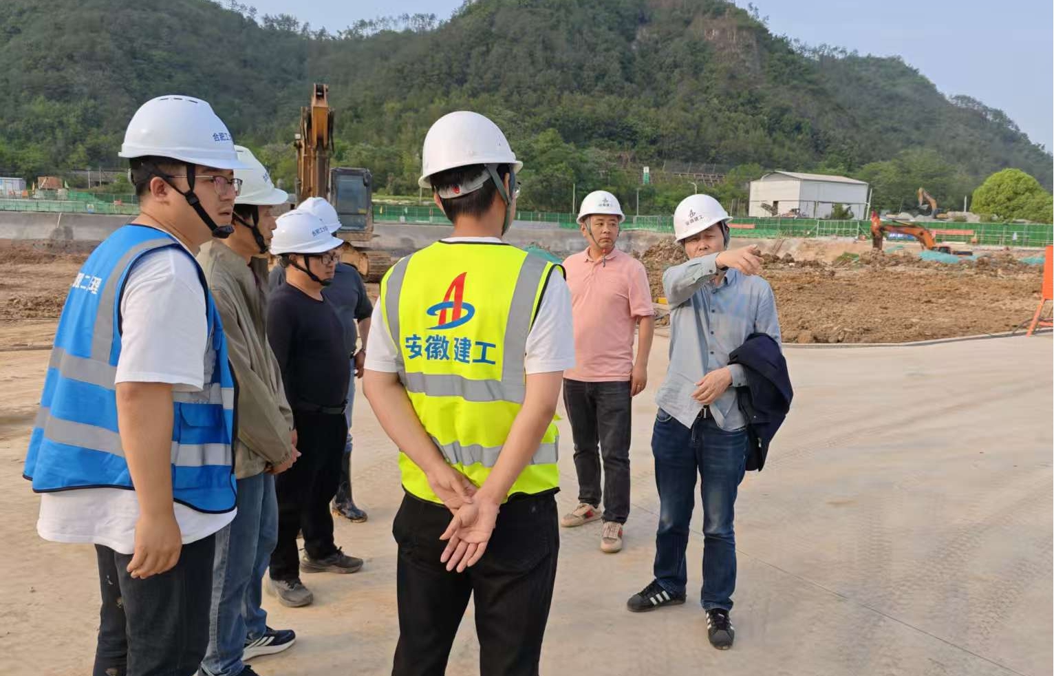 堅守一線保進度 嚴(yán)密巡查護安全——城建投公司“五一”期間全力護航工程項目建設(shè)?